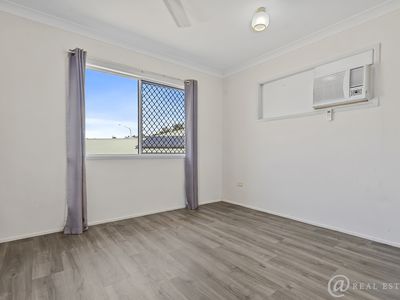 1 / 4 Toos Close, Cooee Bay