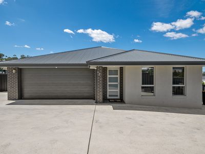 1 / 49 Lakeside Drive, Kings Meadows