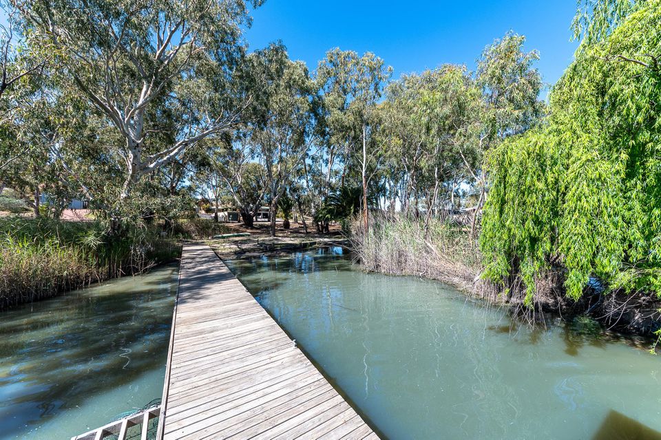 210 East Front Road, Cowirra