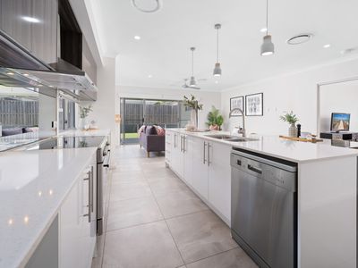 9 Belconnen Drive, Pimpama