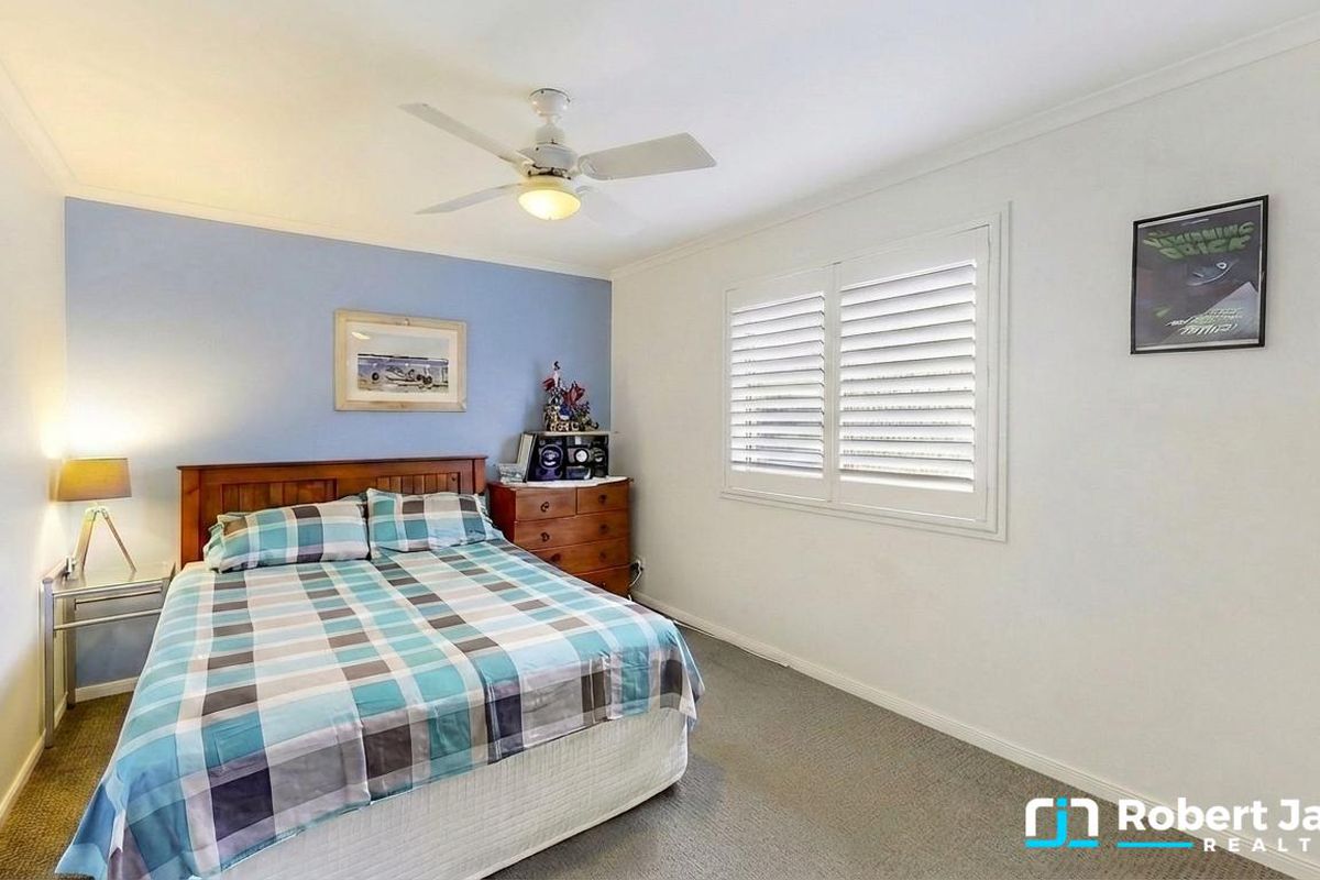 4 Feathertail Court, Tewantin