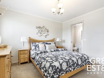 21 Ferndown Drive, Cranbourne