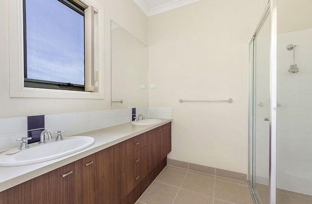 70 Hamilton Hume Parade, Craigieburn