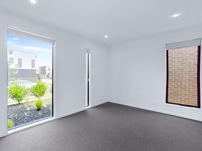 112 Starboard Way, Werribee South