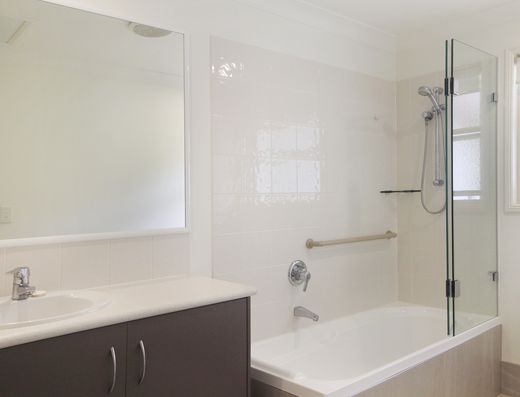 Tewantin Townhouse Close to All Amenities image 11