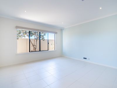 13 Coniston Bend, Waikiki