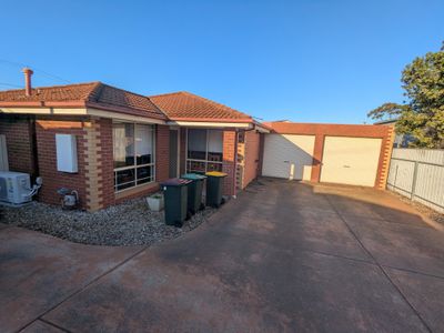 2 / 1 Narebar Street, Bell Park