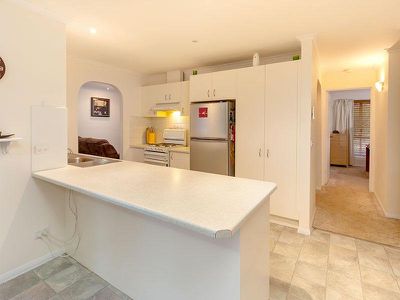 6 AZURE DRIVE, Wodonga
