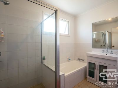 18 Lindsay Avenue, Glen Innes