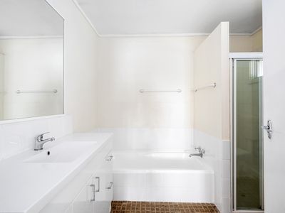 194 Piccadilly Street, Piccadilly