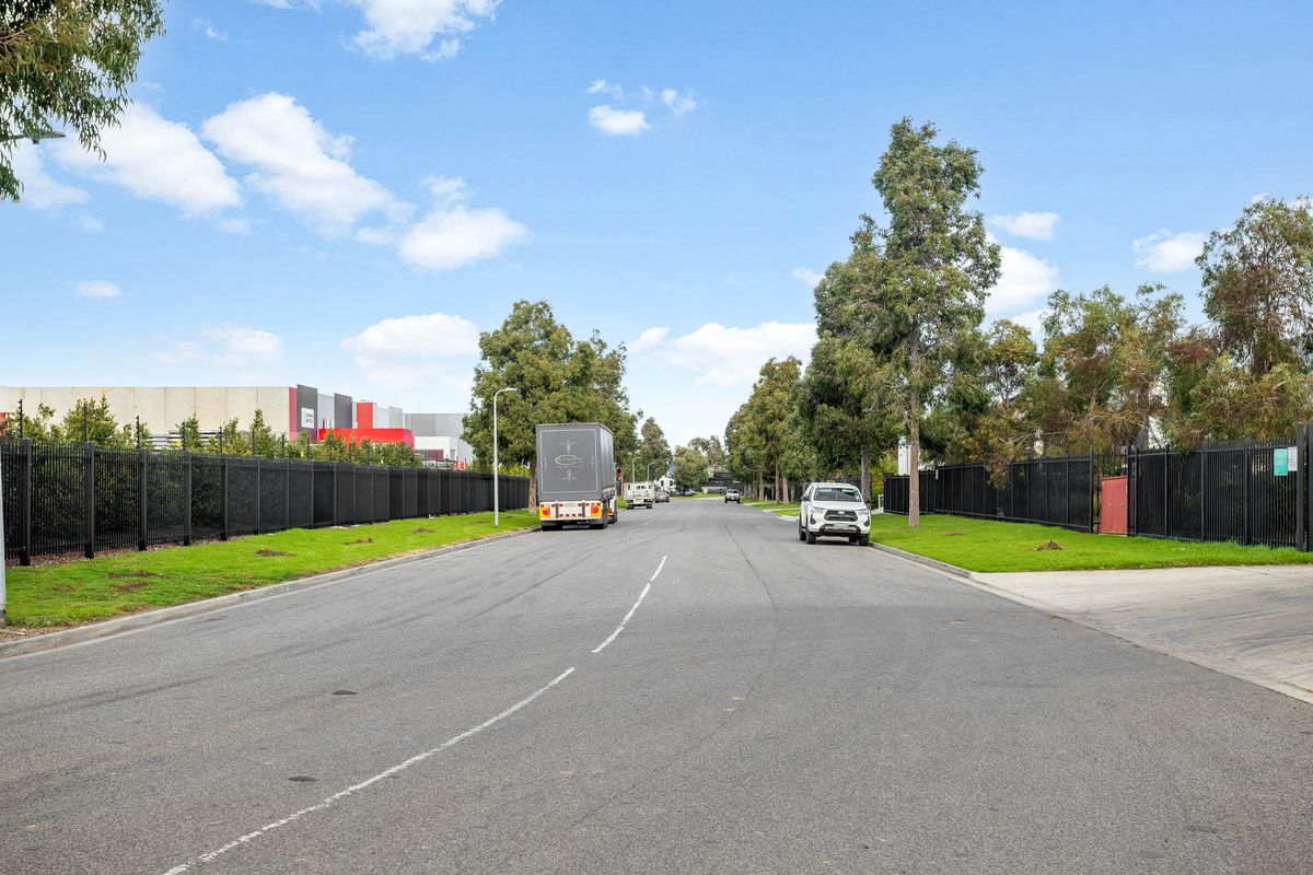 16 Rosie Place, Altona
