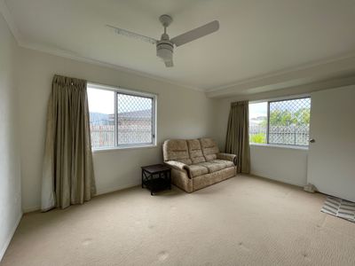 10 Golden Court, Kawungan