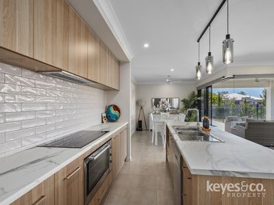 2 Coolamon Street, Mount Low