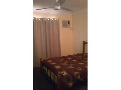 8 / 32 Hackett
Terrace, Toll