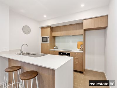 81 / 172 Railway Parade, West Leederville