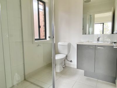 35 Honeycomb Avenue, Manor Lakes
