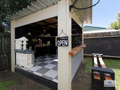 62 Queen Street, Blackstone