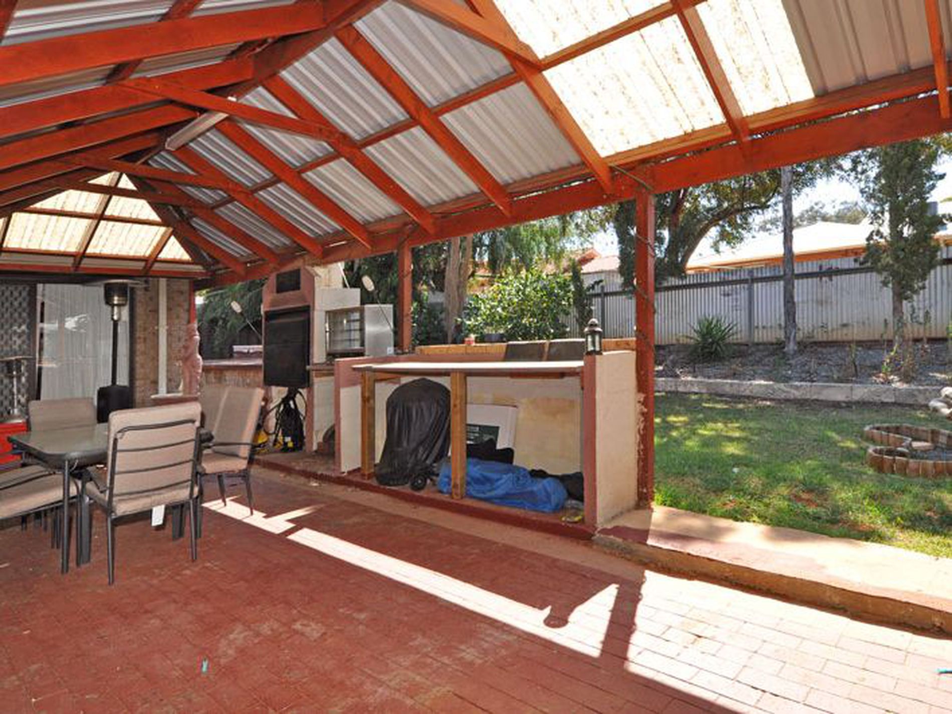 9 Compton Court, Hannans