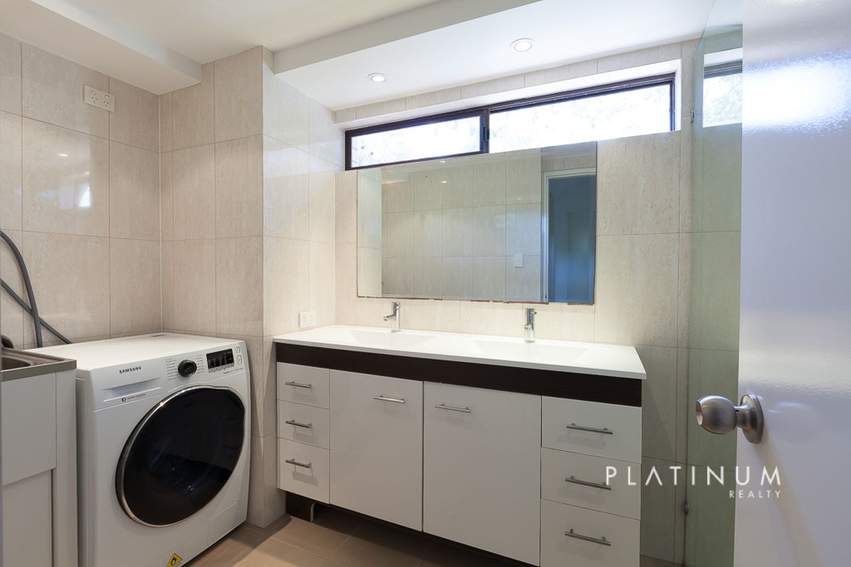 5 / 30 HOLLAND COURT, Broadbeach Waters