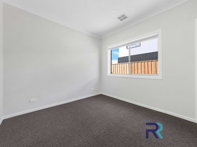 48 Conway Circuit, Aintree