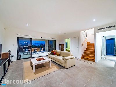 33 Trumpeter Parade, Yanchep