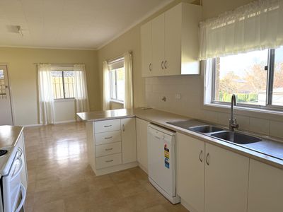 87 McNabb Crescent, Griffith
