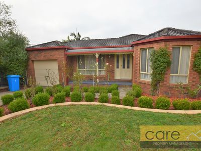 8 Sallybrook Circuit, Narre Warren