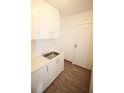 6B Nagle Drive, Belmont