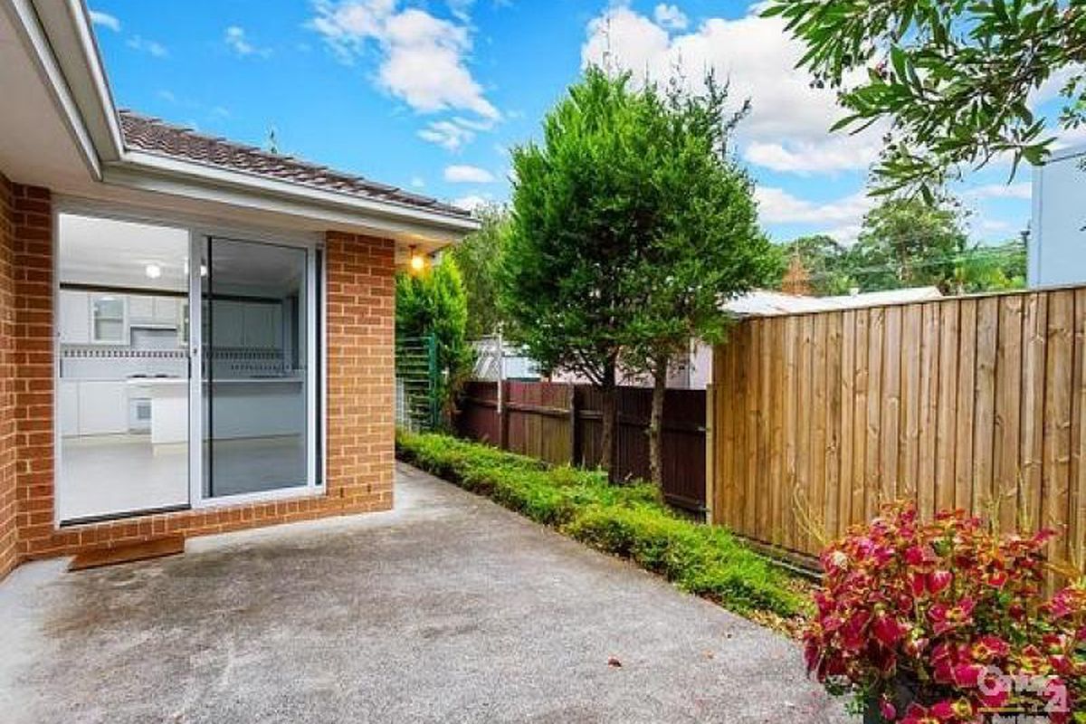 2 / 17 Gladys Manley Avenue, Kincumber
