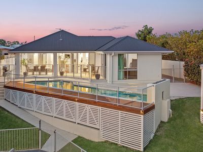 2 Ferrymans Court, Helensvale