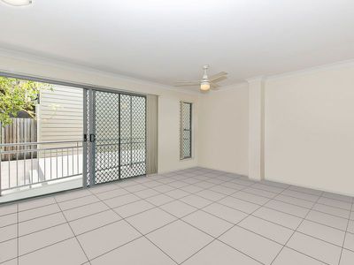 3 / 8 Eric Road, Holland Park