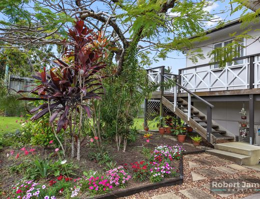 QUEENSLANDER LOVED & CHERISHED IN OLD TEWANTIN image 8 QUEENSLANDER LOVED & CHERISHED IN OLD TEWANTIN image 8