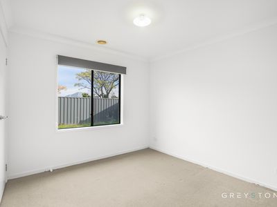 35 Streeton Avenue, Caroline Springs