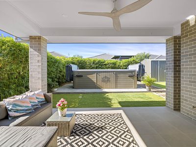 76 Loretto Way, Hamlyn Terrace