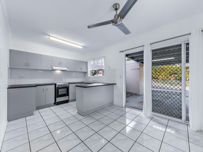 9 / 11 Island Close, Cannonvale