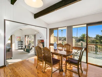 32 Hillcrest Avenue, Moorebank