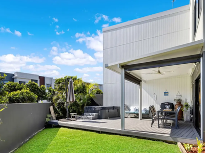 7 Marina Court, Hope Island