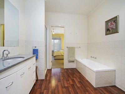 4 Emily Way, Golden Square