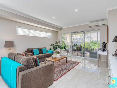 9 Topmast Brace, Alkimos