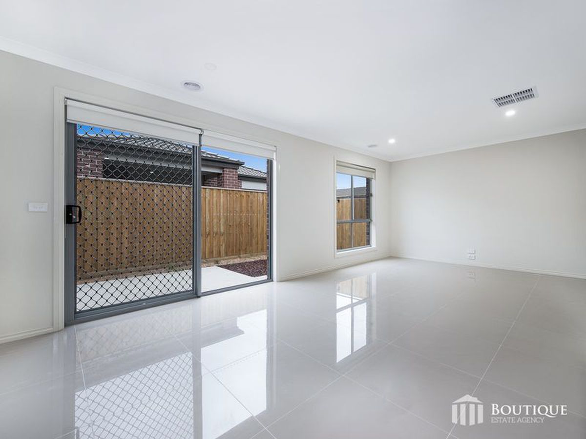 11 Maywood Street, Pakenham
