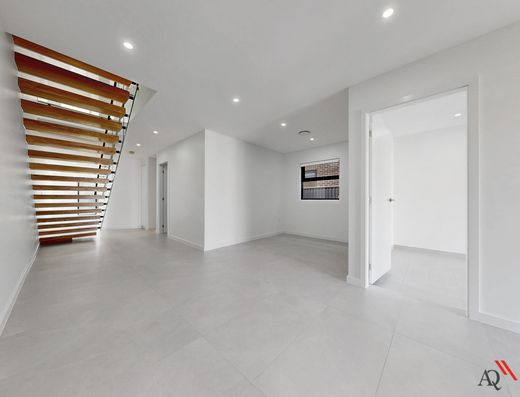 8A Wolumba St, Chester Hill