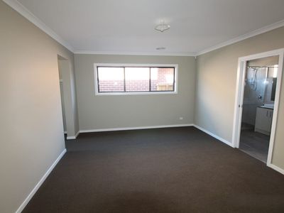 11 Honeycomb Avenue, Manor Lakes