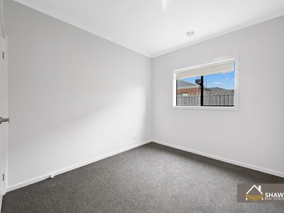 18 Trentino Grove, Fraser Rise