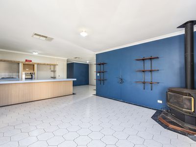 32 Jubilee Drive, Waikiki
