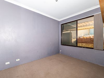 11 McNairn Cross, Leda