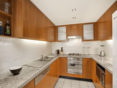 2206 / 77-81 Berry Street, North Sydney