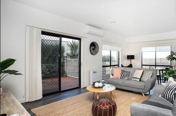 2 / 8 Gretna Court, Greenvale