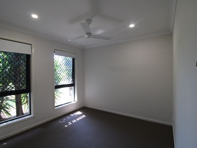 70 Mieka Crescent, Pimpama