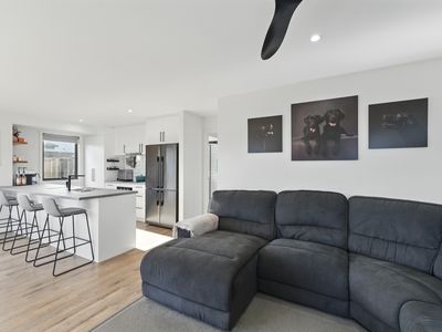 2 / 10 Curtain Court, Brighton