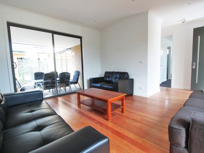 1 / 4 Harlington Street, Clayton